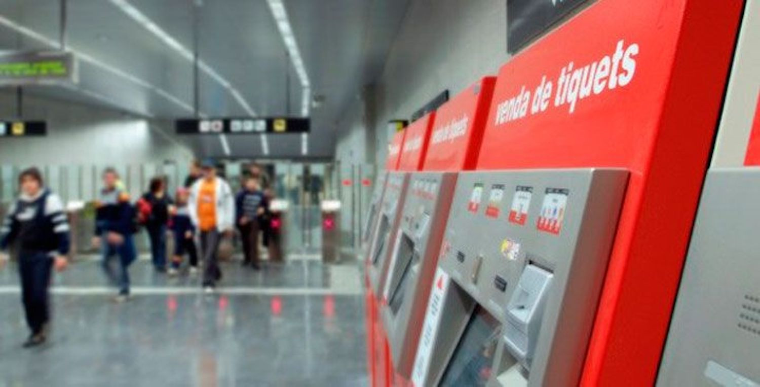 Una taquilla del metro de Barcelona donde se compran los billetes / CRÓNICA GLOBAL