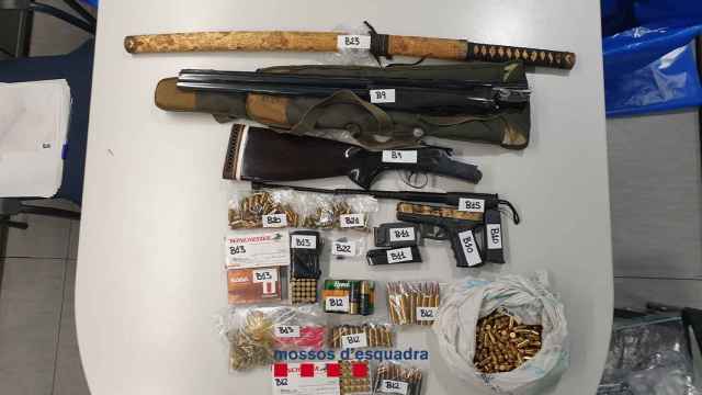 Armas requisadas por los Mossos en un operativo contra el tráfico de drogas en una imagen de archivo / MOSSOS
