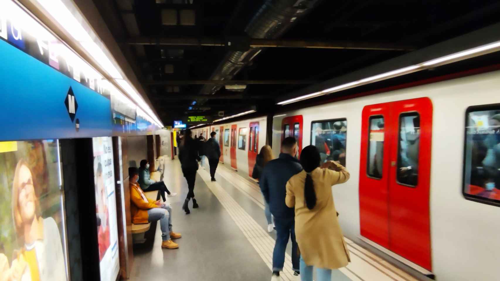 Una parada de metro de Barcelona en una imagen de archivo