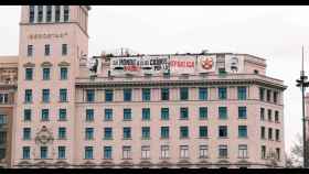 Pancartas de Lenin y Stalin en el hotel Iberostar de plaza Catalunya / FRENTE OBRERO