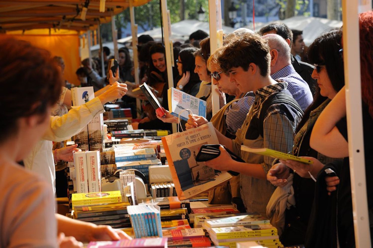 Una parada de libros, en la edició de Sant Jordi de 2015 / AYUNTAMIENTO DE BARCELONA