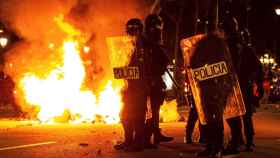 Imagen de archivo de unos disturbios en Barcelona / EFE - Enric Fontcuberta
