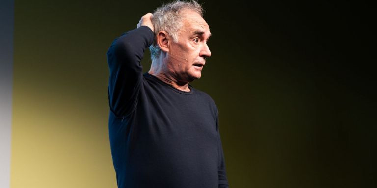 Ferran Adrià durante su conferencia sobre la actitud innovadora en Alimentaria / LUIS MIGUEL AÑÓN