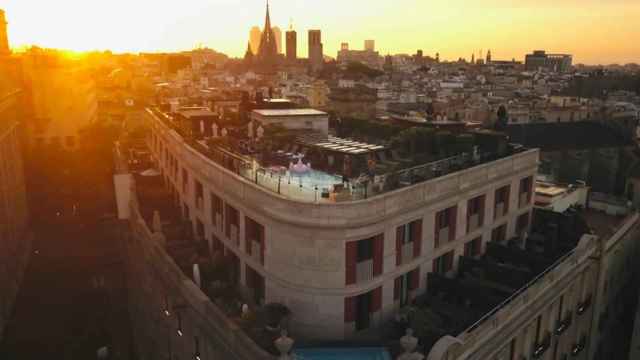 Vista aérea del Hotel 1898 de la Rambla de Barcelona, propiedad de Núñez y Navarro / HOTEL 1898