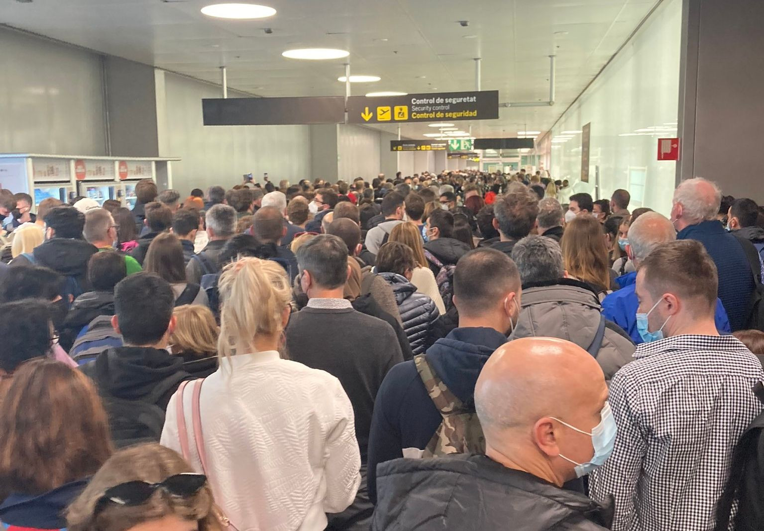 Grandes colas debido a una huelga de Ryanair en el aeropuerto de Barcelona / TWITTER