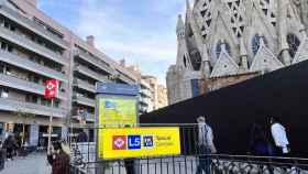 Estación de Sagrada Família sin funcionar este lunes / ÁNGELA VÁZQUEZ