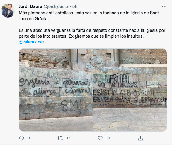 Tuit de Jordi Daura con la pintada anticatólica, en Gràcia / TWITTER JORDI DAURA 