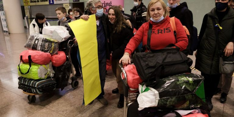 Refugiados a su llegada al Aeropuerto de Barcelona-El Prat / EFE