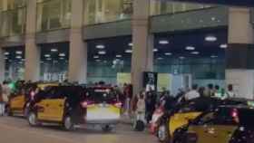 Colapso de taxis en el Aeropuerto del Prat en el inicio de la Semana Santa / CEDIDA