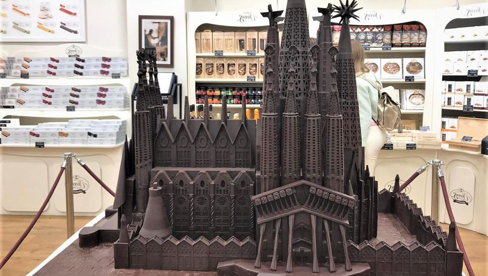 Sagrada Família de chocolate en la tienda de Torrons Vicens de Barcelona
