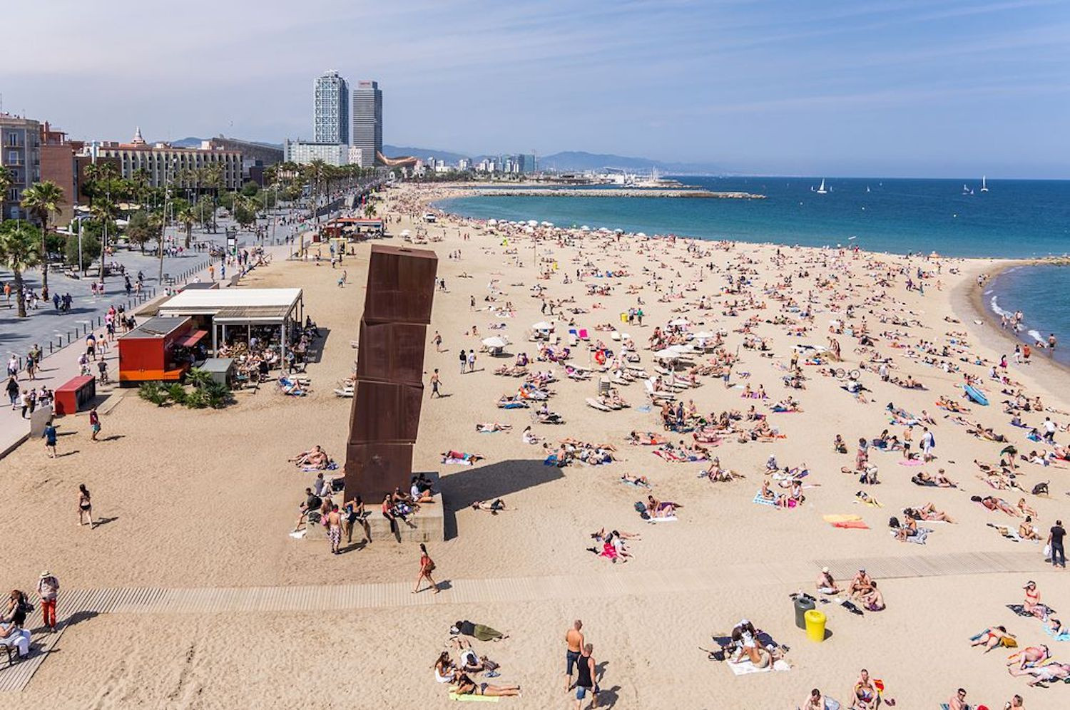 Muchos bañistas en las playas de Barcelona / AYUNTAMIENTO DE BARCELONA