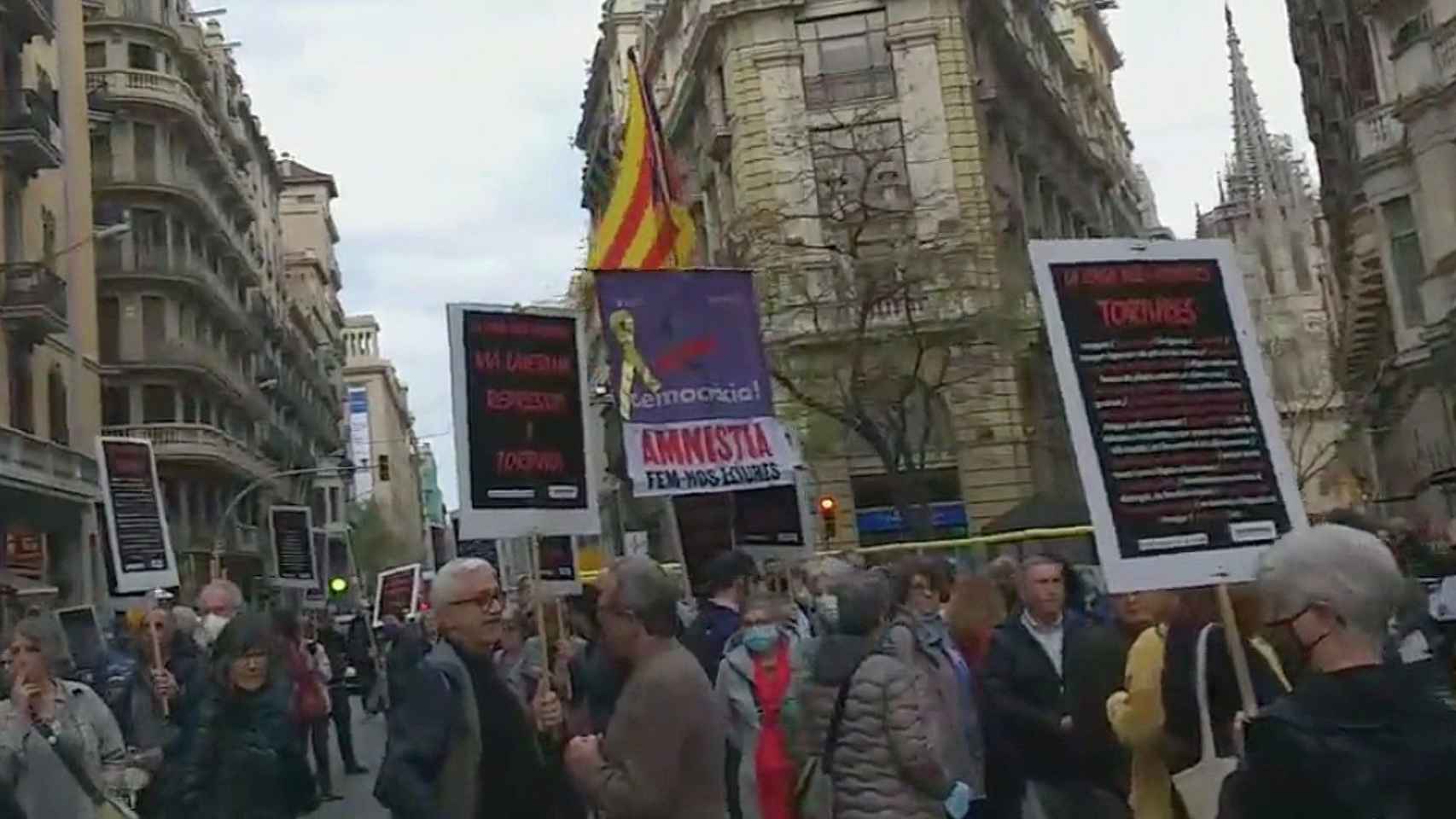Manifestantes en vía Laietana / @JDD