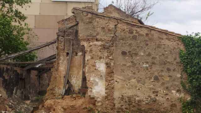 Derrumbe de la fachada de la centenaria Can Valent / ARCHIVO HISTÓRICO ROQUETES