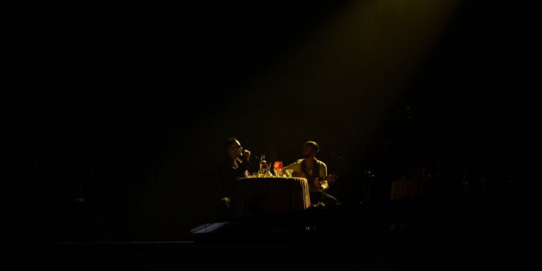 C. Tangana y su guitarrista, Víctor Martínez, interpretando una canción en el concierto / LUIS MIGUEL AÑÓN - MA
