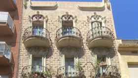 La casa Hugas ubicada en el número 56 de la calle Vallirana / INMA SANTOS