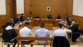 Imagen de los cuatro acusados durante la sesión del juicio, a día 26 de abril de 2022 / EUROPA PRESS