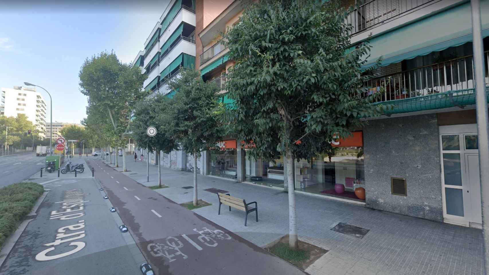 La parada de autobús de la Carretera d'Esplugues, 40, donde tuvo lugar la detención / GOOGLE MAPS