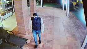Imagen del asaltante en una finca de Pedralbes hace dos fines de semana / CEDIDA
