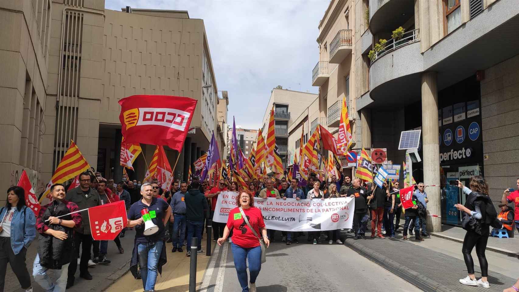 Trabajadores del sector del metal protestan este jueves por las calles de Sabadell / EUROPA PRESS