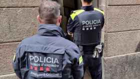 Dos agentes de los Mossos d'Esquadra en Ciutat Vella / MOSSOS