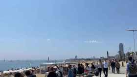 Las playas de Barcelona llenas el primer domingo de mayo / METRÓPOLI