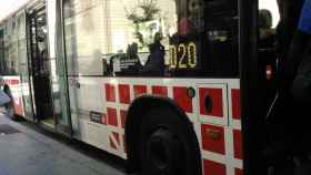 Un autobús como el que, el pasado viernes, una mujer fue acosada por dos hombres en Barcelona  / TMB