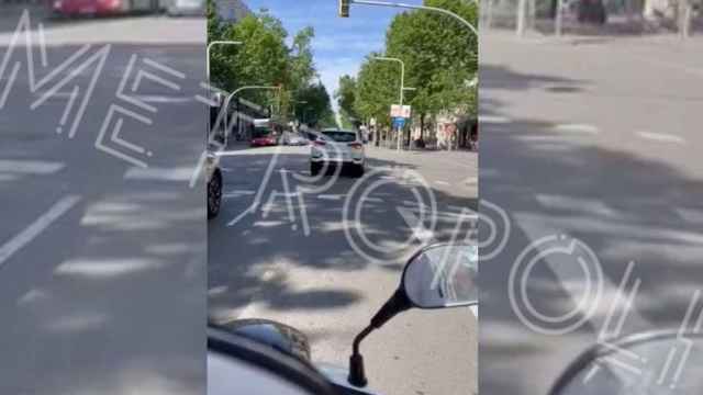 Conduce dando tumbos por la Diagonal y casi causa un accidente / METRÓPOLI