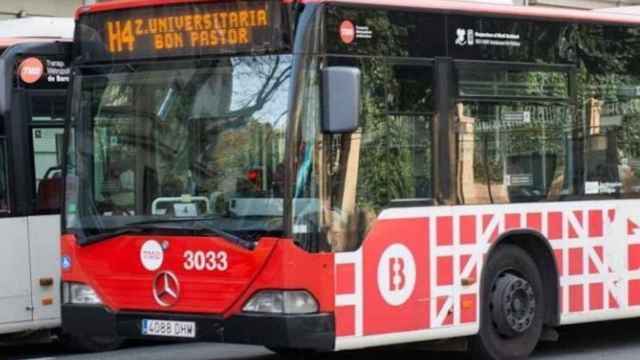 Buses de TMB en el Bon Pastor en una imagen de archivo / TMB