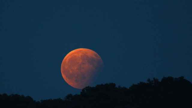 Eclipse lunar visto desde Arenys de Munt (Barcelona) / MONTSE MORA