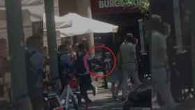 Un ladrón roba con el método de la 'muletilla' en la Barceloneta / PATRULLA BCN
