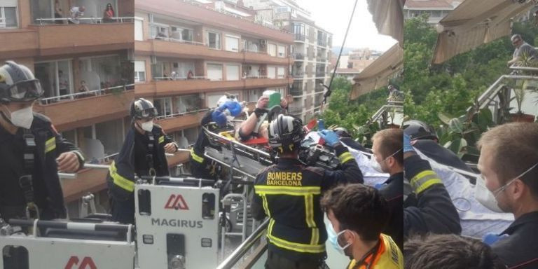 Imágenes del rescate de los bomberos en las alturas en el Eixample / BOMBERS BCN
