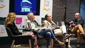 Eva Moll, Xavier Sardà, Ramón de España y Jordi Basté, en la presentación de 'Barcelona fantasma' / METRÓPOLI - LUIS MIGUEL AÑÓN