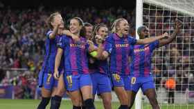 Integrantes del equipo femenino del Barça celebrando un gol antes de la final de la Champions / EFE