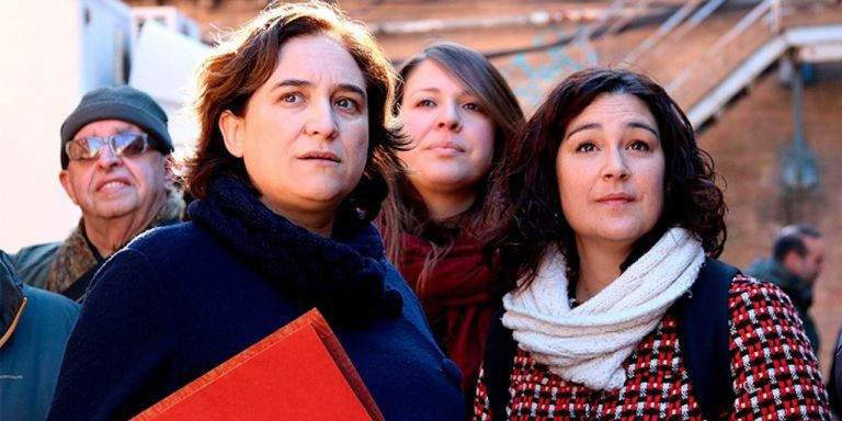 La alcaldesa, Ada Colau, la concejal de Urbanismo, Janet Sanz, y la regidora de Feminismos, Laura Pérez / CG