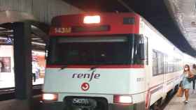 Un tren de Renfe en la estación de plaza Catalunya / METRÓPOLI