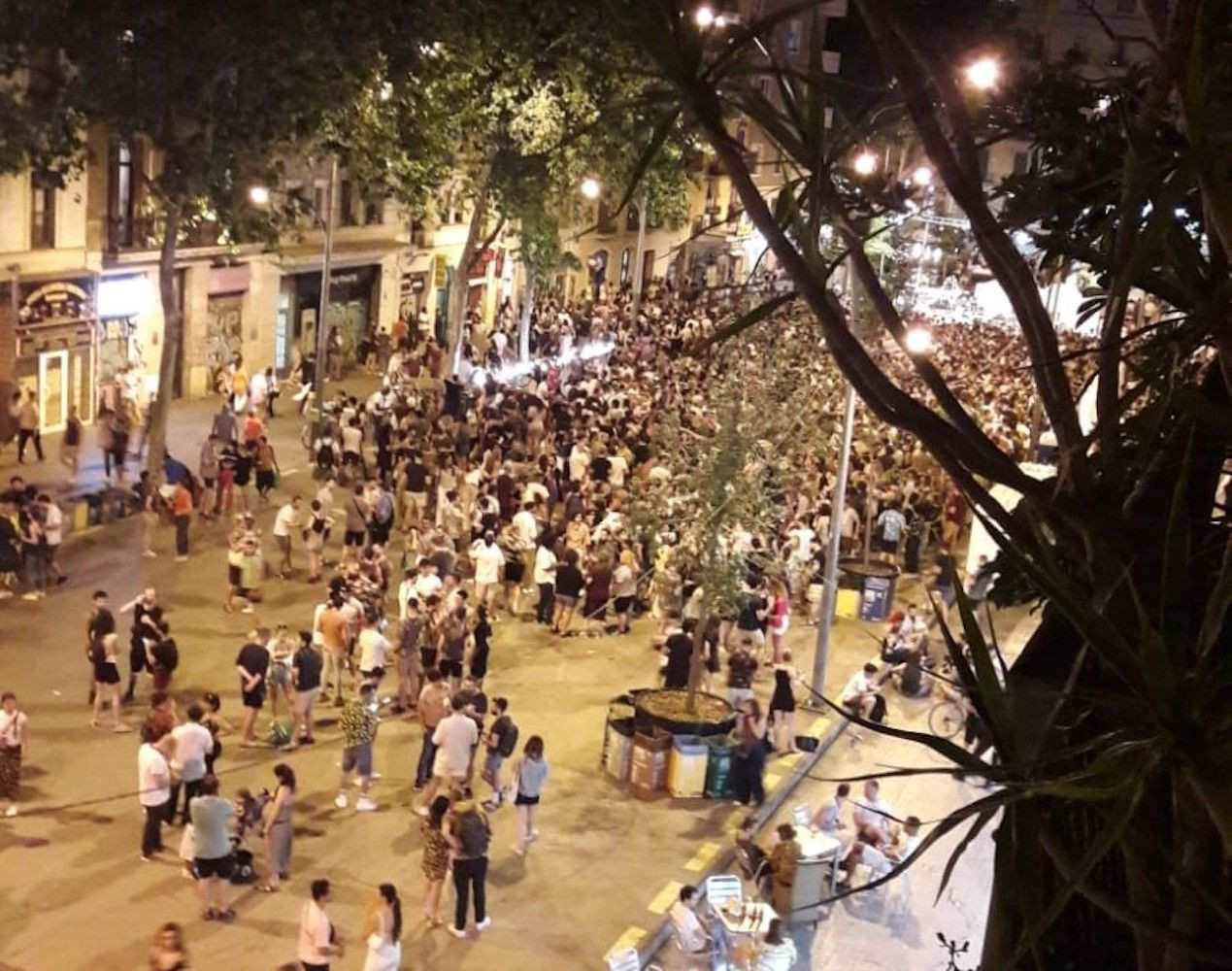 Centenares de asistentes a la fiesta de la ronda de Sant Antoni, con un ruido infernal / CEDIDA