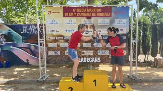 Las ganadoras del medio maratón / AYUNTAMIENTO DE VILADECANS