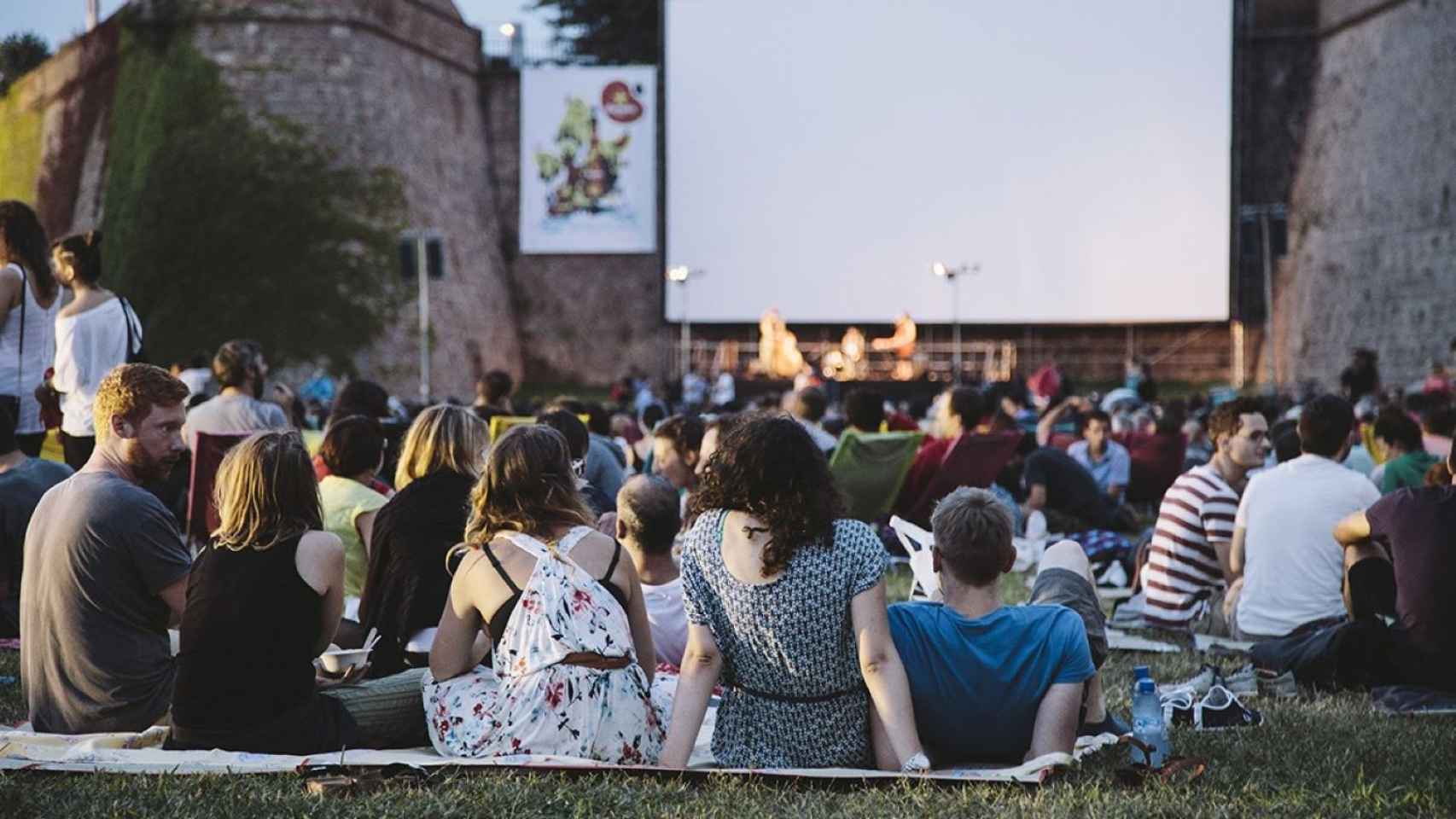 Cine al aire libre de Sala Montjuïc en Barcelona, una de las más populares de la ciudad