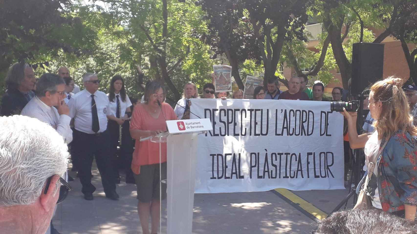Protesta vecinal en un acto municipal contra los planes en el solar de Ideal Plástica Flor / TWITTER