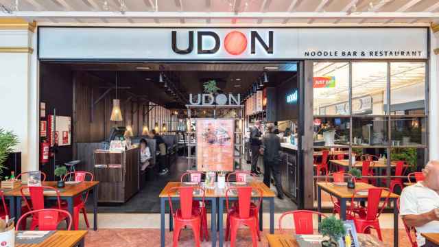 Exterior de un restaurante de la cadena de comida asiática Udon