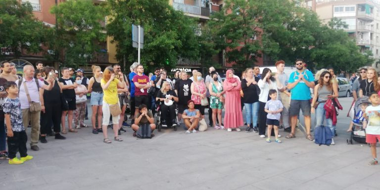 Vecinos del Bon Pastor en la concentración en recuerdo de Alberto / METRÓPOLI