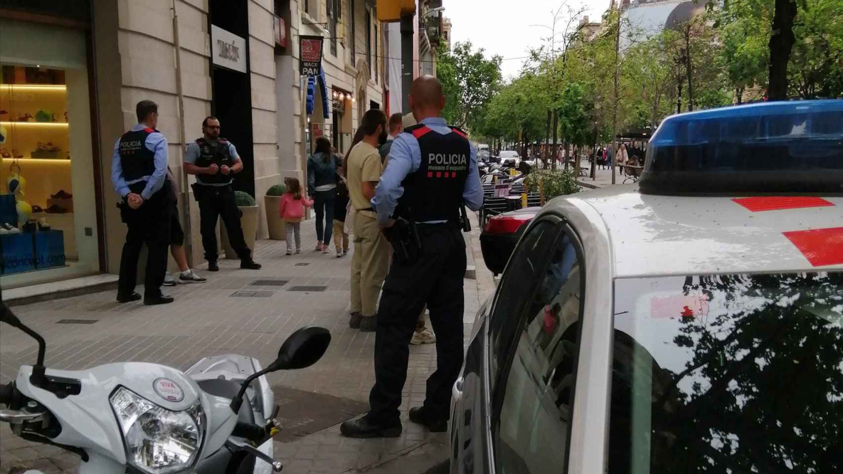 Operación policial de Mossos en Barcelona / MOSSOS D'ESQUADRA