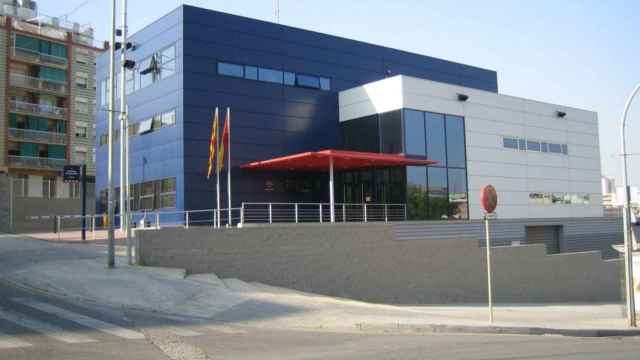 Exterior de la comisaría de los Mossos d'Esquadra en L'Hospitalet de Llobregat / ARCHIVO