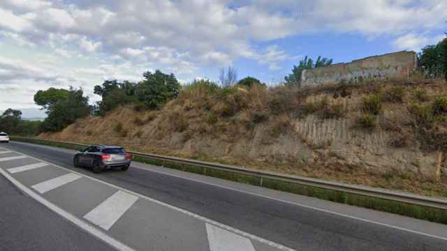 Un coche entrando en la urbanización en la que han matado a tiros a un hombre / GOOGLE MAPS