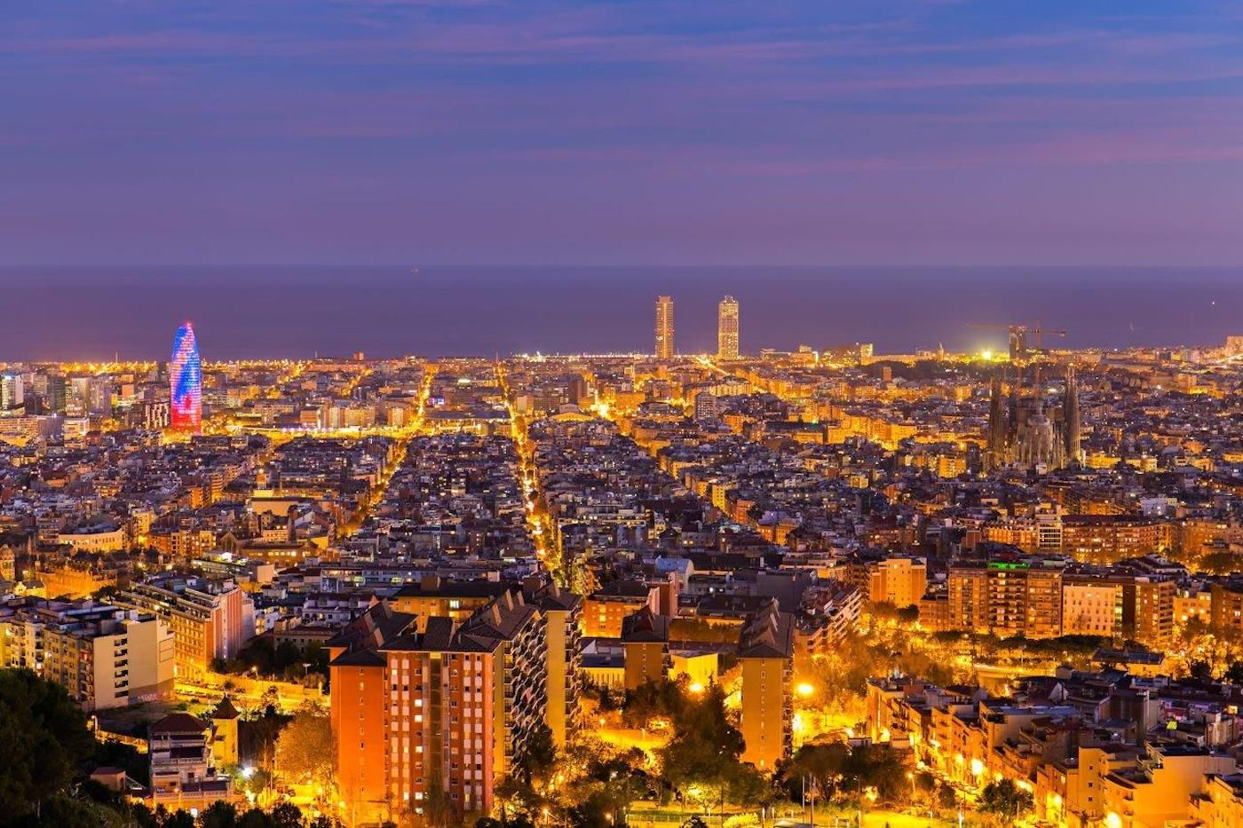 Panorámica de Barcelona durante una noche tropical / ARCHIVO