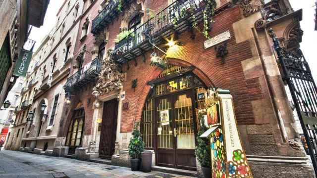 La entrada del restaurante 4Gats, en el barrio Gòtic de Barcelona / 4GATS