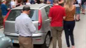 Vecinos de Montigalà evitando una okupación / CEDIDA