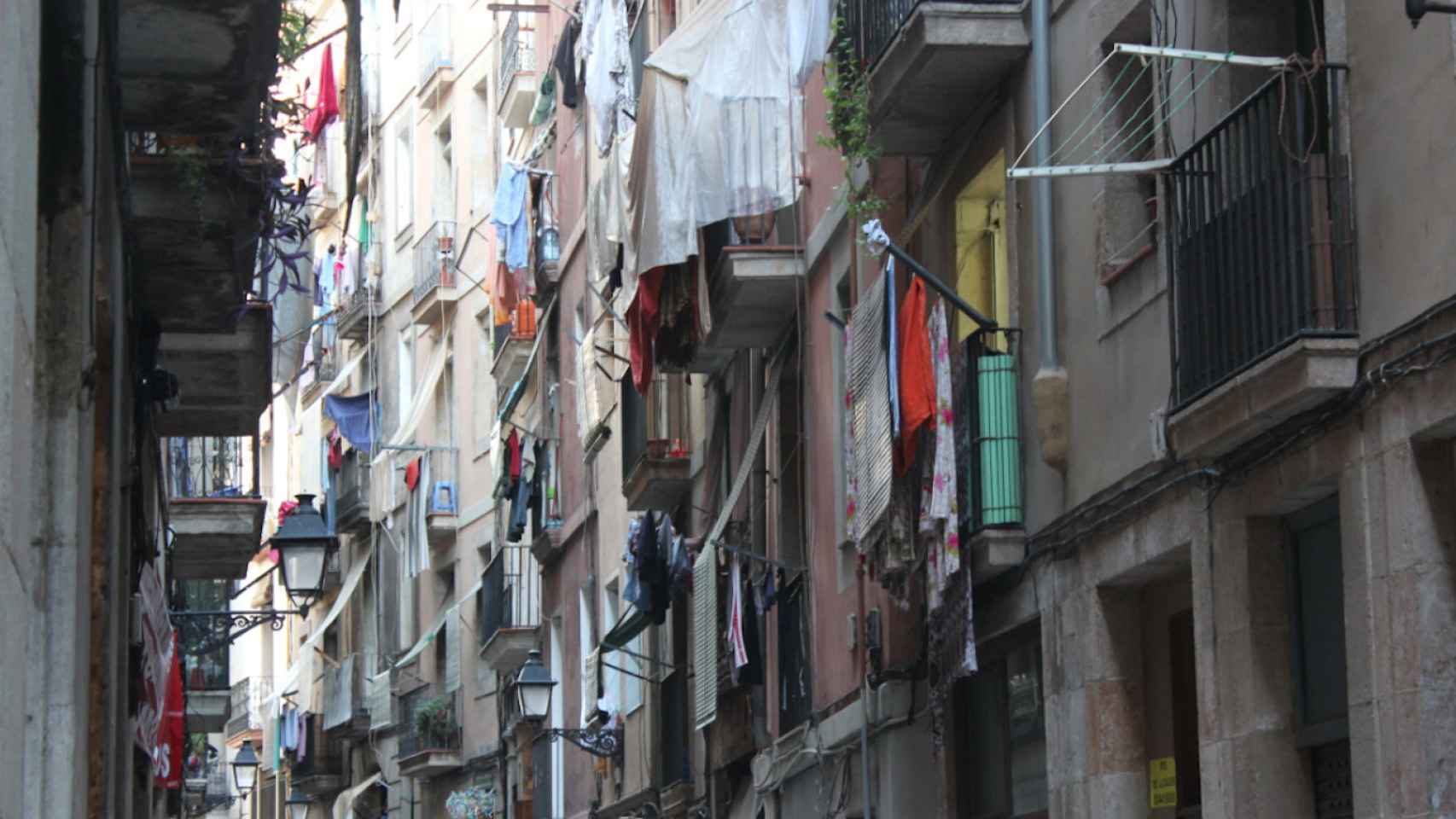 Edificios del Raval de Barcelona que precisan rehabilitación / METRÓPOLI
