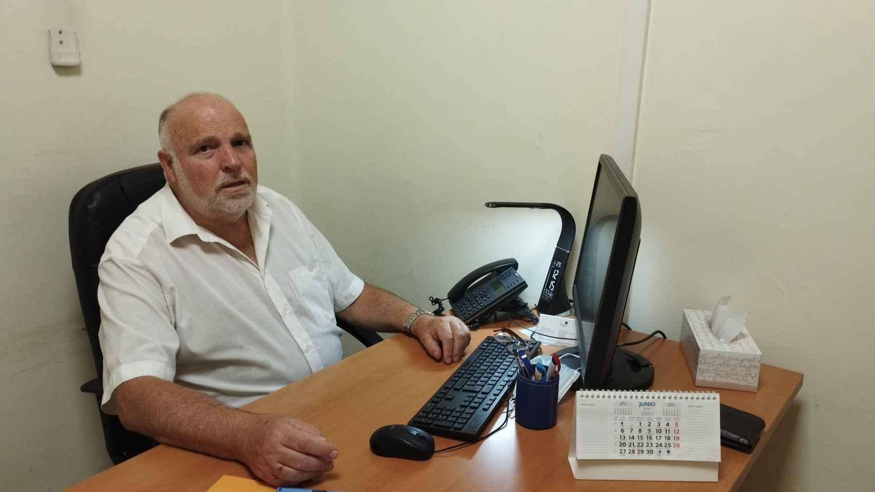 El psiquiatra forense Lluís Borràs este martes en su despacho de la clínica de L'Aliança / METRÓPOLI