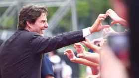 Tom Cruise saludando a sus fans en Barcelona / EUROPA PRESS